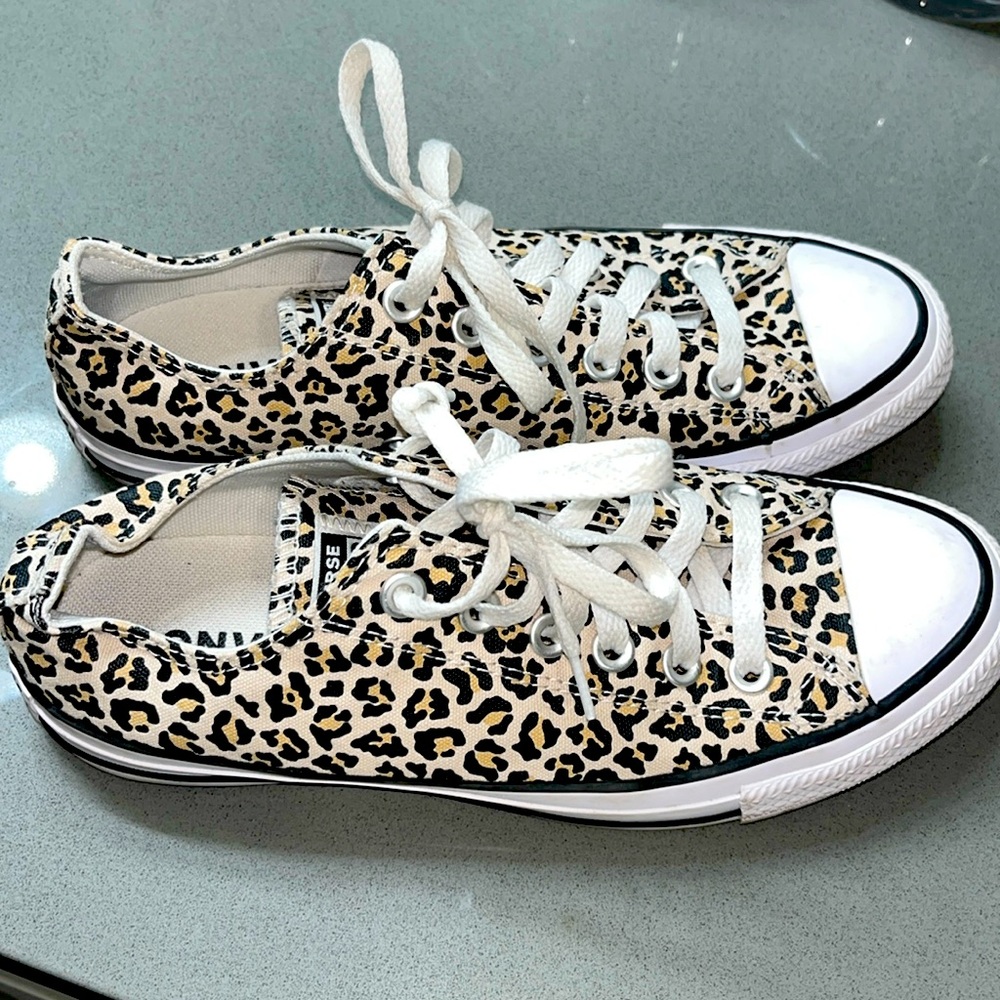Leopard converse
